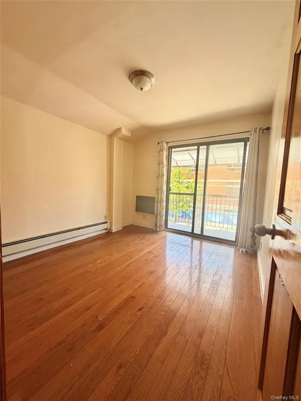 133-08 41st RD #3rd fl, Flushing, NY 11354