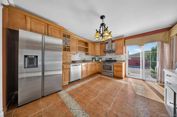 25-36 163rd ST, Flushing, NY 11358