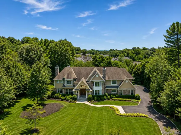 1 Bromley CT, Muttontown, NY 11791