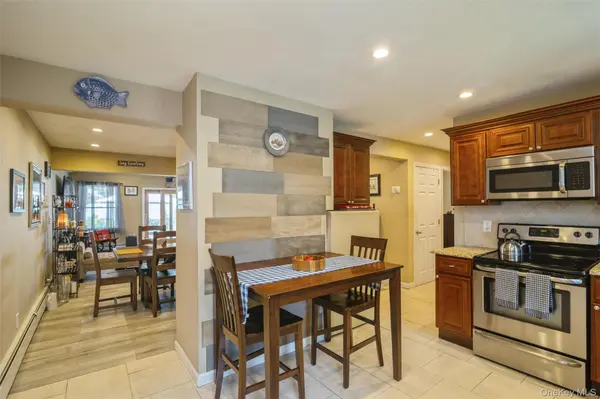 45 Abbot LN, Hicksville, NY 11801