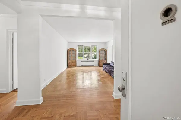 7 Midland Gardens #1M, Bronxville, NY 10708