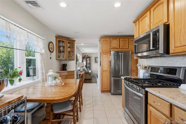 36 Liszt ST, Hicksville, NY 11801