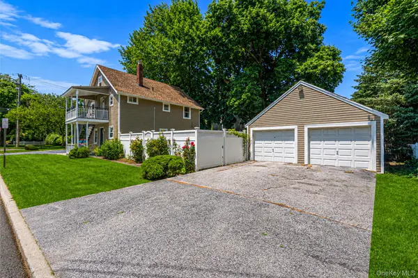22 Locust AVE, Glen Head, NY 11545