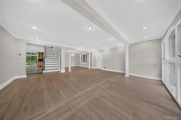 71-57 Douglaston Pkwy, Little Neck, NY 11362