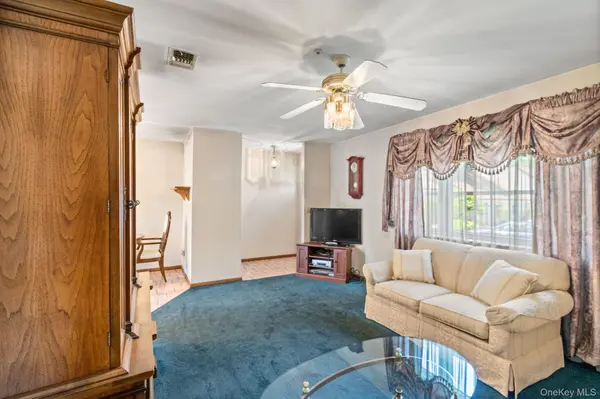 528 Lake CT #528, Middle Island, NY 11953