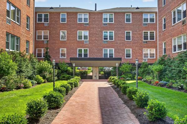 290 Atlantic Ave #225, East Rockaway, NY 11518