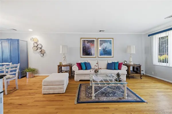 676 Dickens AVE, Franklin Square, NY 11010