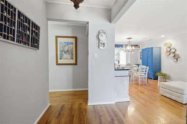 676 Dickens AVE, Franklin Square, NY 11010