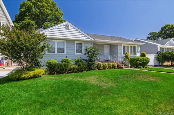 676 Dickens AVE, Franklin Square, NY 11010