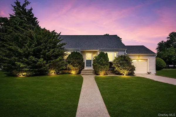 2 Ford DR, Massapequa, NY 11758