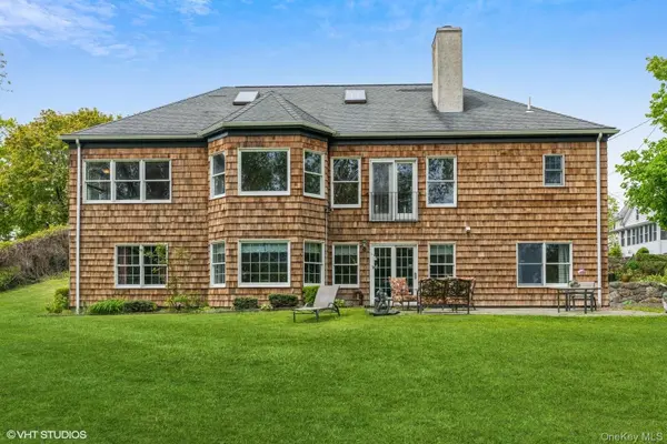 37 Old Post LN, Mamaroneck, NY 10543