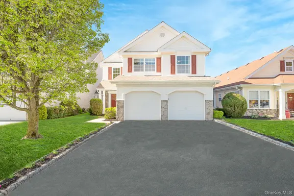 15 Sophia DR, Middle Island, NY 11953