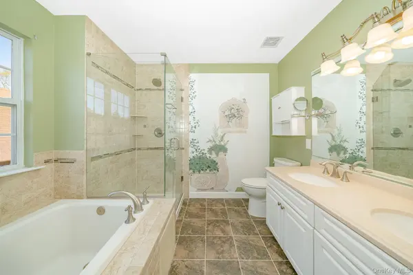 15 Sophia DR, Middle Island, NY 11953