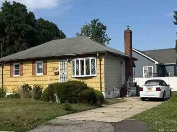 330 Vespucci AVE, Copiague, NY 11726