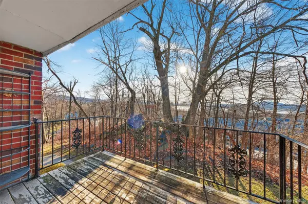 4 Colonial RD #96, Beacon, NY 12508
