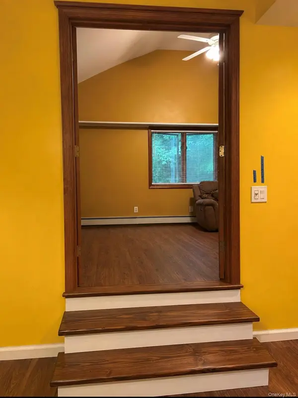 55 Glenacom RD, Mahopac, NY 10541