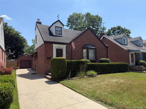 20938 Whitehall TER, Queens Village, NY 11427