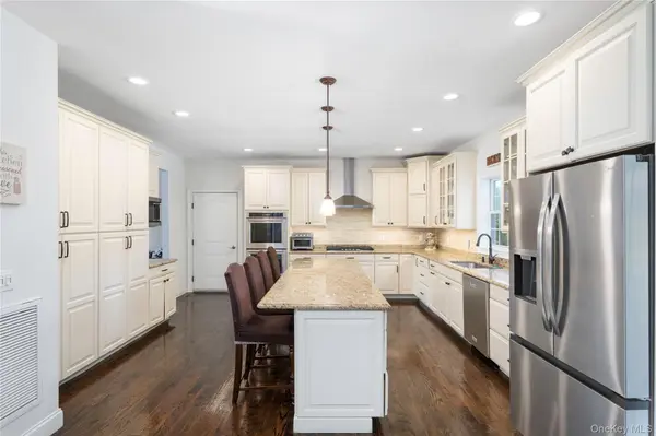 16 Noble CT, Mahopac, NY 10541