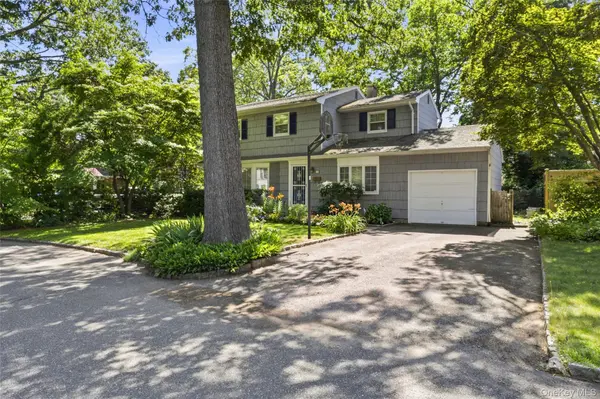 11A Prospect DR, Huntington Station, NY 11746