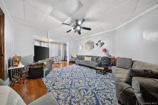 104-21 92nd AVE, Richmond Hill, NY 11418