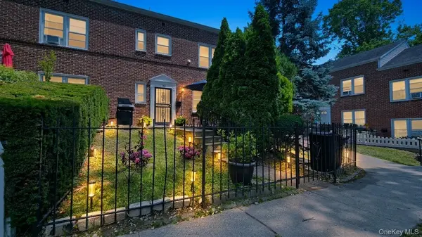 133 Hilltop Acres #133, Yonkers, NY 10704