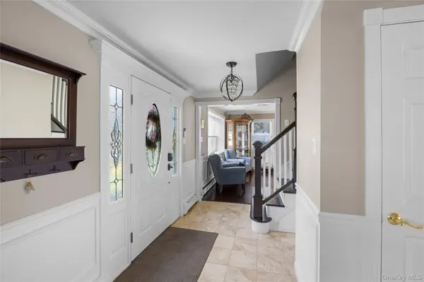 6 Stratton LN, Stony Brook, NY 11790