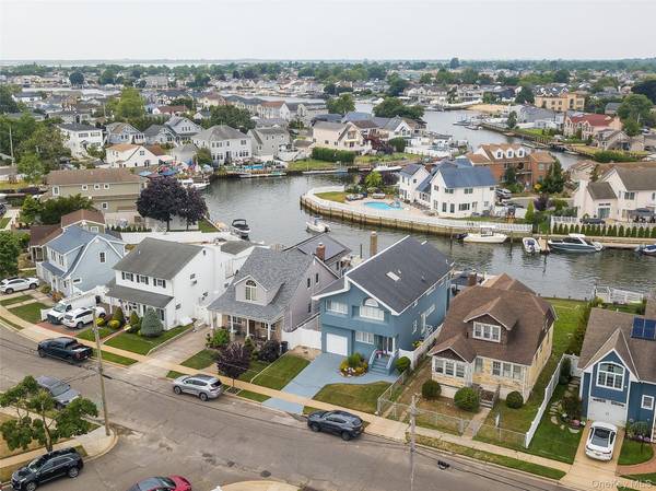 2590 Riverside DR, Wantagh, NY 11793