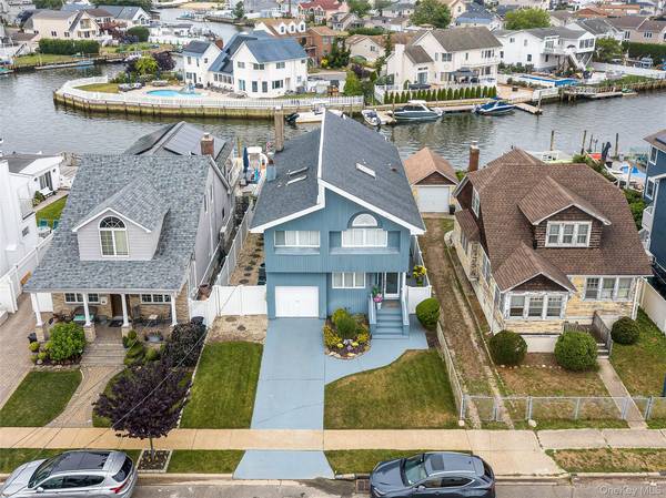 2590 Riverside DR, Wantagh, NY 11793