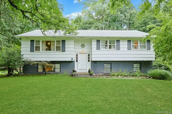 1 Long Meadow DR, Monsey, NY 10952