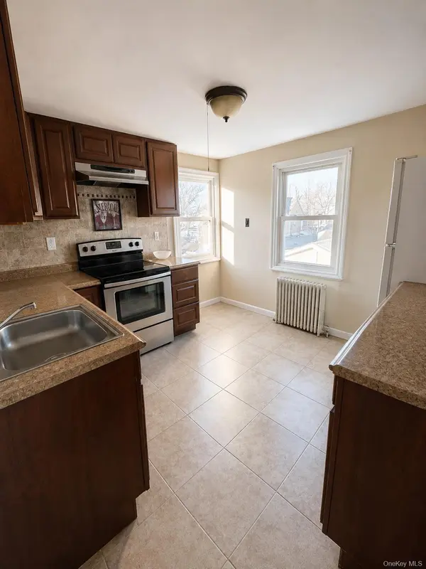 222 S. Dunton AVE, East Patchogue, NY 11772
