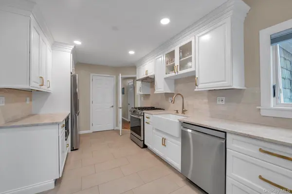 26 Patton BLVD, New Hyde Park, NY 11040
