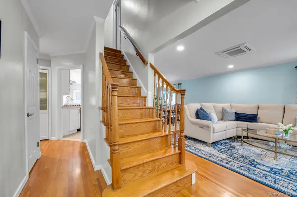 26 Patton BLVD, New Hyde Park, NY 11040