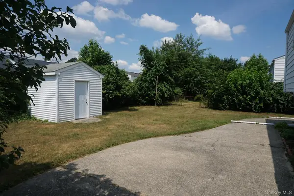 820 N Indiana AVE, Lindenhurst, NY 11757