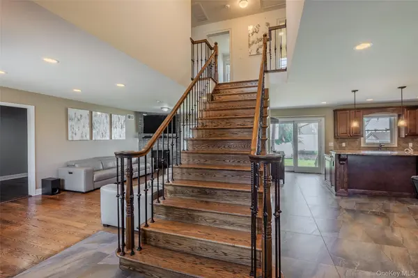 1801 Gerald AVE, East Meadow, NY 11554