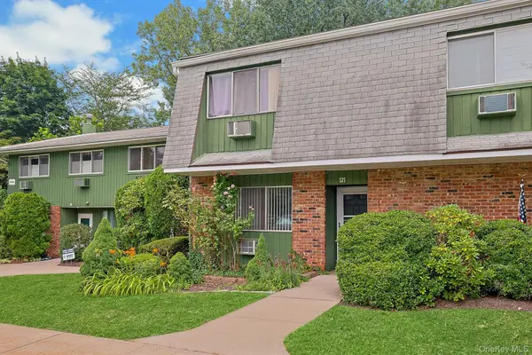 121 Coachlight SQ, Montrose, NY 10548