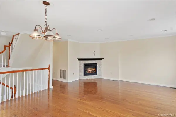 5 Crosby PL, New Rochelle, NY 10801