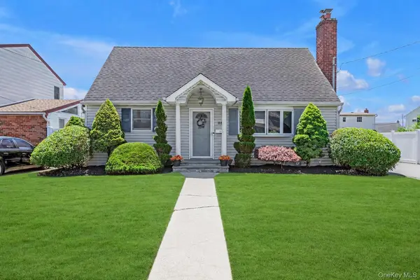 63 Lincoln BLVD, Bethpage, NY 11714