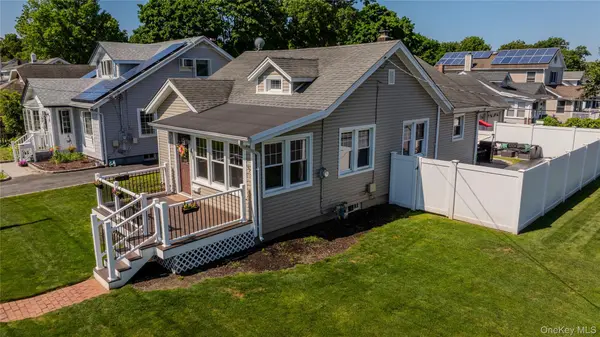 156 Fairview AVE, Bayport, NY 11705