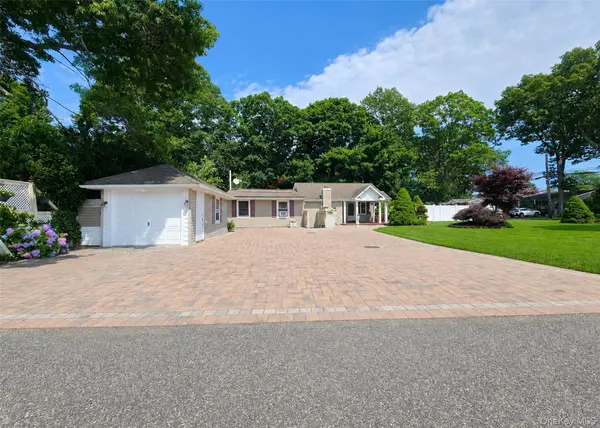 241 Terry BLVD, Holbrook, NY 11741