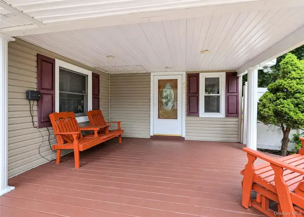 241 Terry BLVD, Holbrook, NY 11741