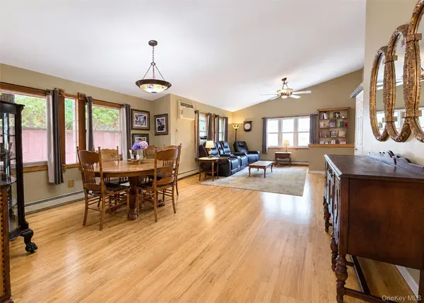 241 Terry BLVD, Holbrook, NY 11741