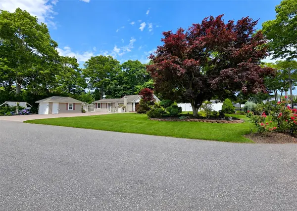 241 Terry BLVD, Holbrook, NY 11741