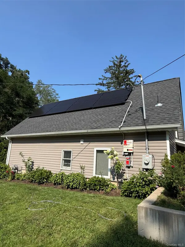 16 Oak AVE, Riverhead, NY 11901