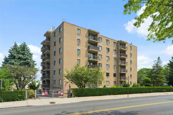 71-49 Metropolitan AVE #2-F, Middle Village, NY 11379