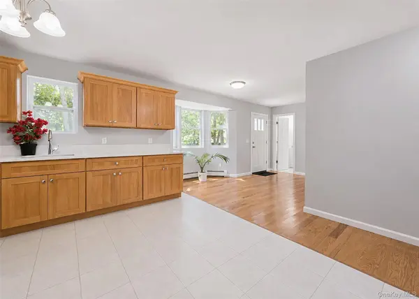 74 Alcolade DR, Shirley, NY 11967