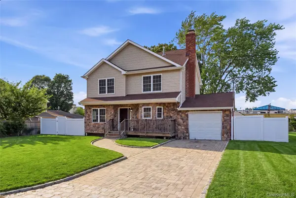 65 Peconic ST, Selden, NY 11784