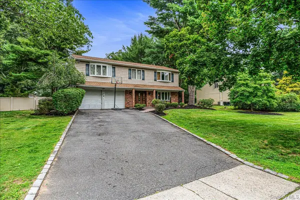 68 Butterfield DR, Greenlawn, NY 11740