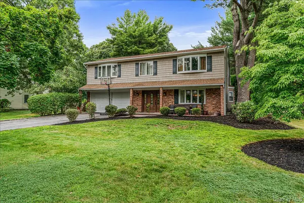 68 Butterfield DR, Greenlawn, NY 11740