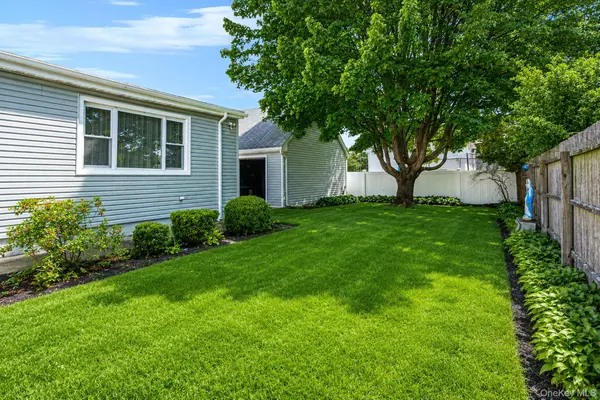 426 N 4th ST, Lindenhurst, NY 11757