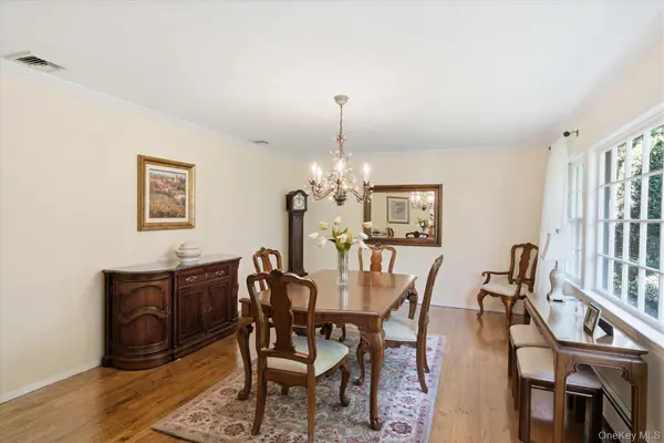 26 Lorijean LN, East Northport, NY 11731